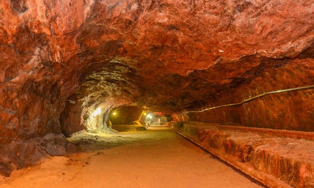 Himalayan salt mining